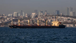 ספינה ב מיצרי בוספורוס טורקיה סחורות תובלה ימית הובלה ימית