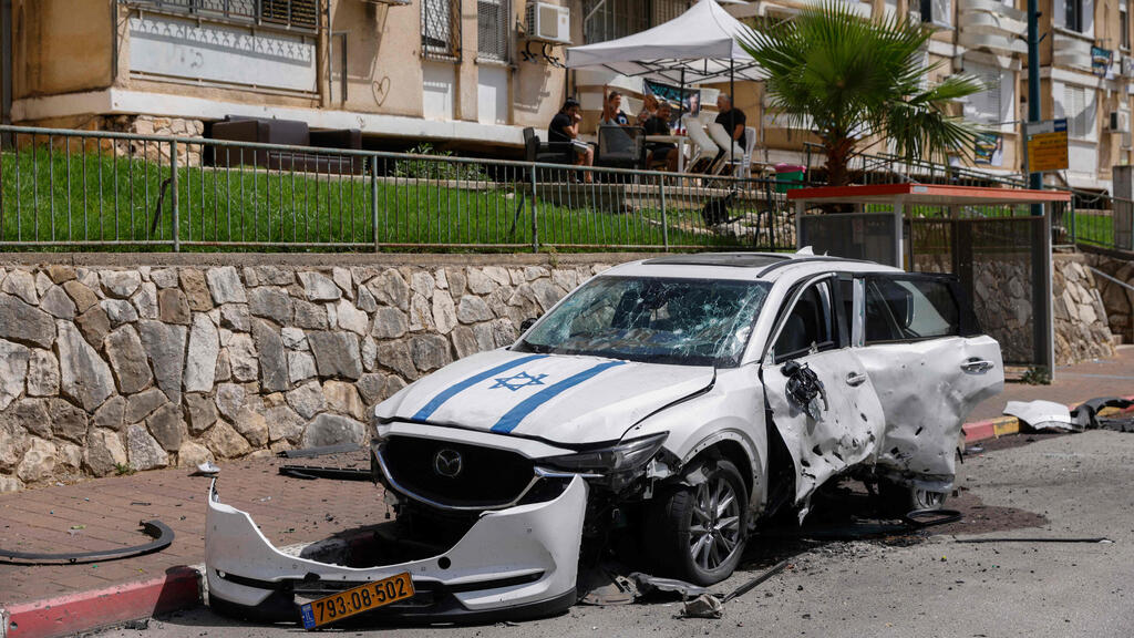 רכב שנפגע מ רקטה ב קריית שמונה 5.5.24 מלחמת עזה