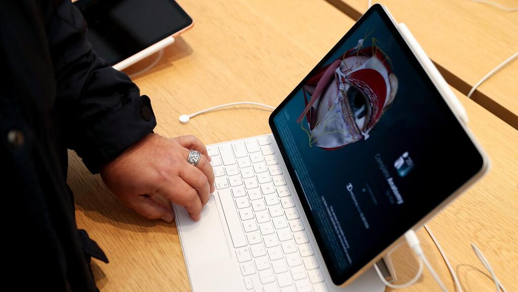 אייפד אפל  מאי 2024