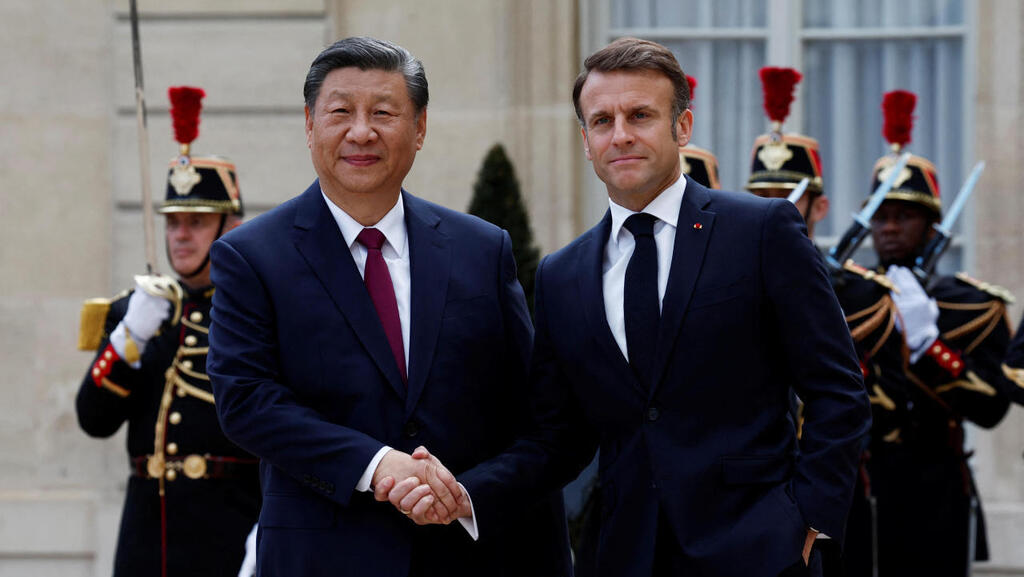 נשיא צרפת עמנואל מקרון ונשיא סין שי ג'ינפינג  אתמול בפריז