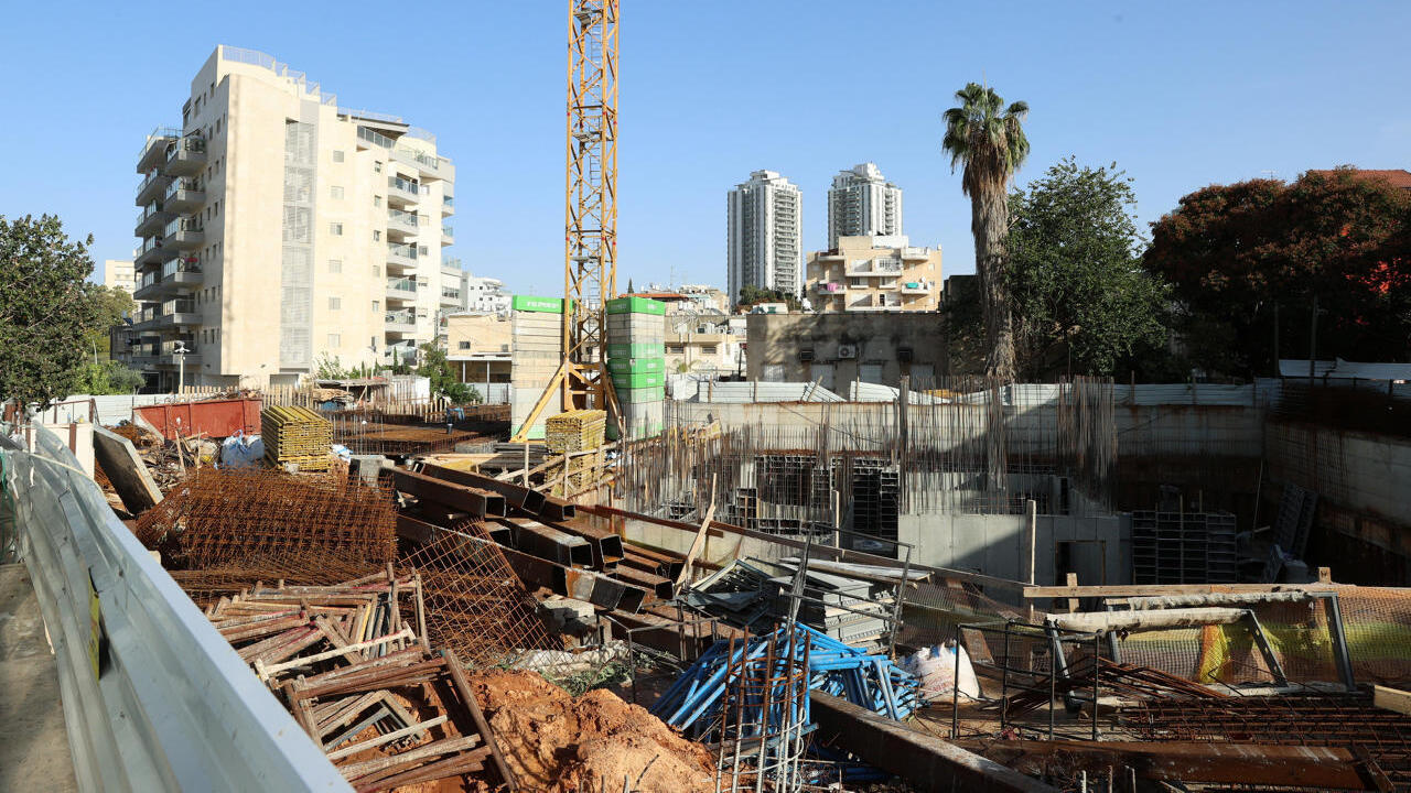 אתר בנייה ב פתח תקווה