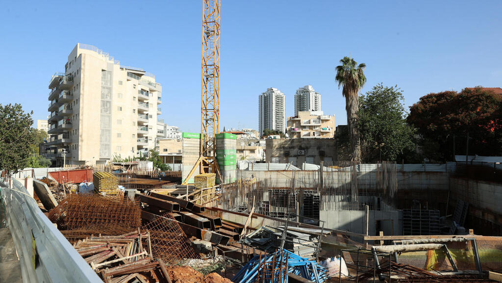 אתר בנייה ב פתח תקווה