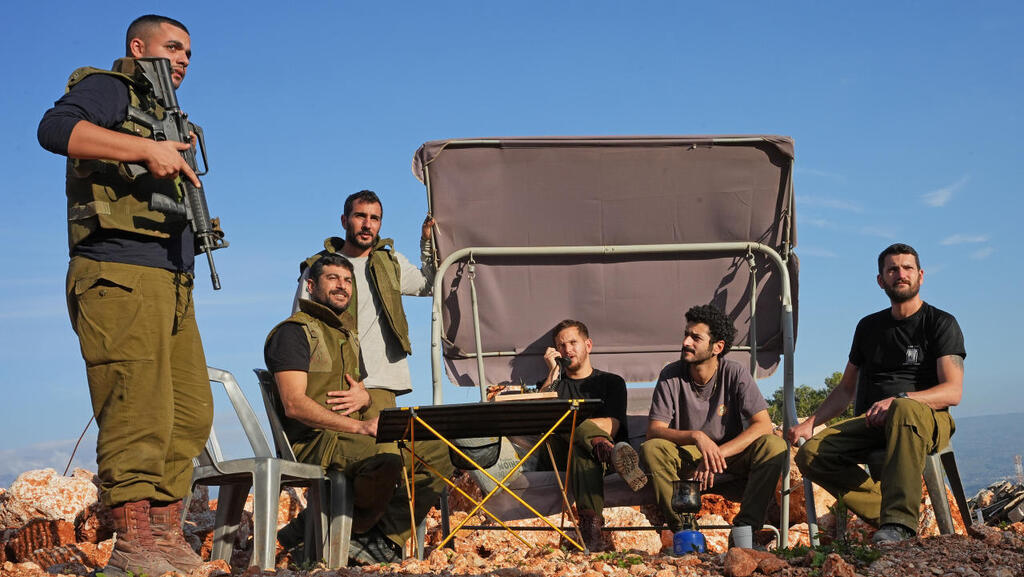 חיילי מילואים (צילום: אפי שריר) חיילי מילואים צה"ל מילואימניקים בגבול הצפון לבנון