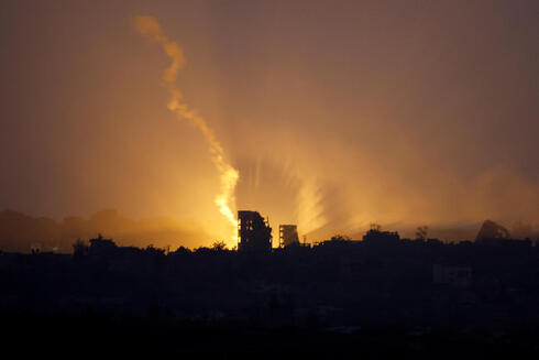 תקיפות של צה"ל ברצועת עזה, הערב, צילום: REUTERS/Amir Cohen