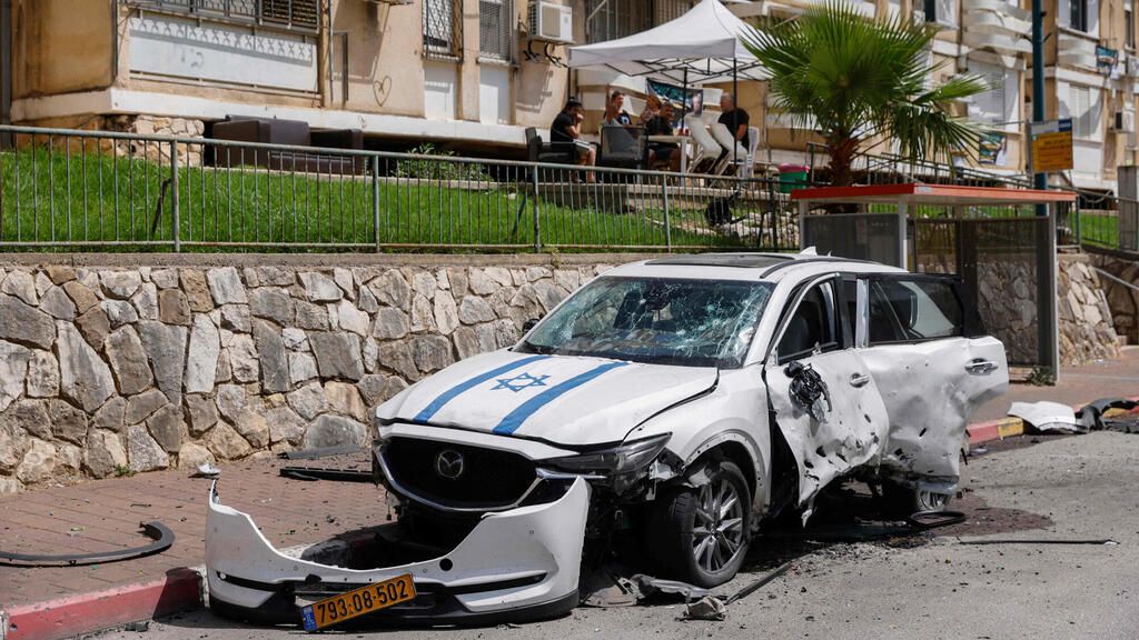 הרס ב קריית שמונה מפגיעת טיל של ה חיזבאללה