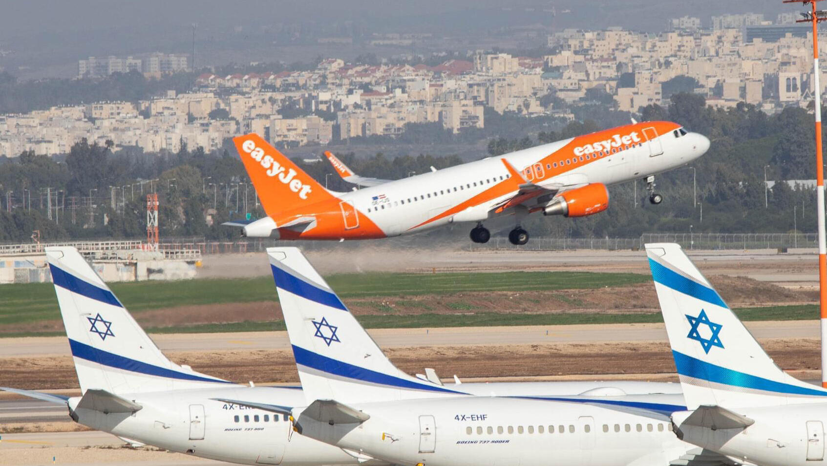 מטוס של חברת איזי ג'ט ממריא ב נתב"ג