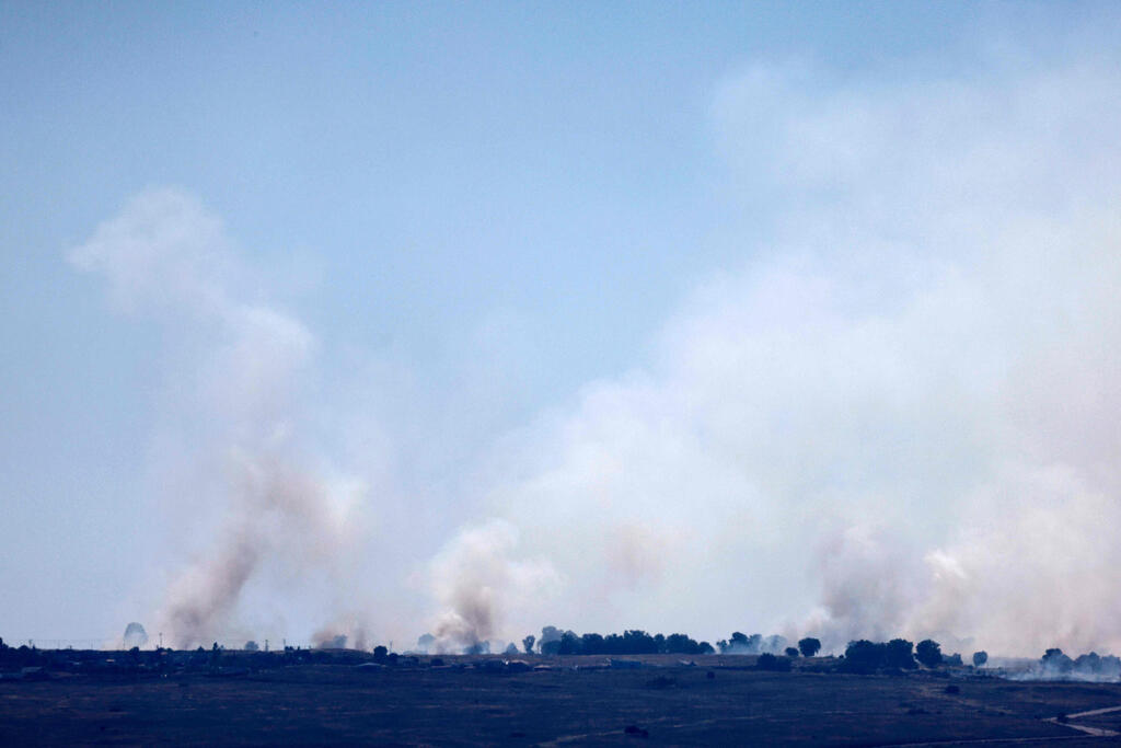 עשן מיתמר אחרי שיגור מ לבנון ל רמת הגולן 16.5.24 מלחמת עזה