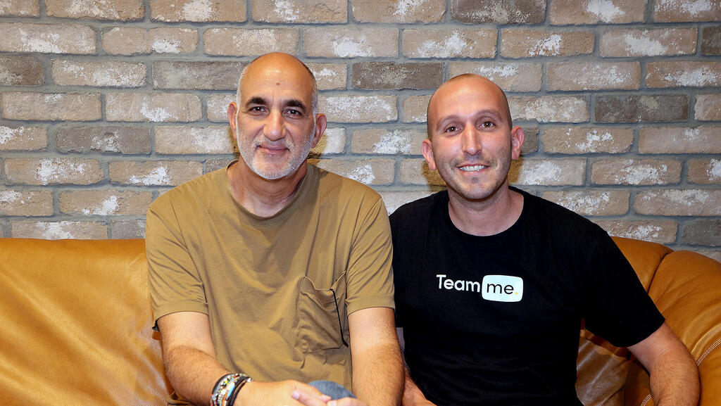 מימין יותם צוקר מנכ"ל Team Me ו רוני זהבי מנכ"ל ומייסד HiBob