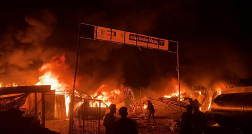 השריפה לאחר התקיפה ברפיח, צילום: צילום: REUTERS/Reuters TV