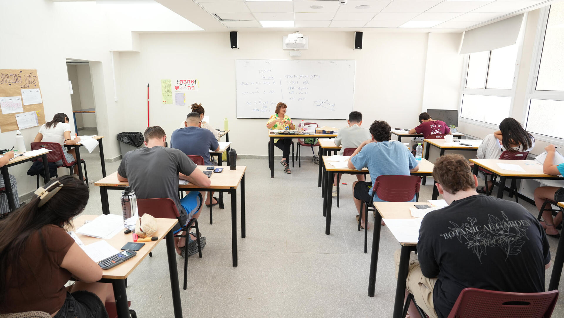 כיתה בית ספר תיכון תלמידים בגרות ב מתמטיקה בית הספר העורפי של נופי הבשור ב מרכז צוחר ( לשעבר יובלי הבשור ) ב מועצה אזורית אשכול 29.5.24