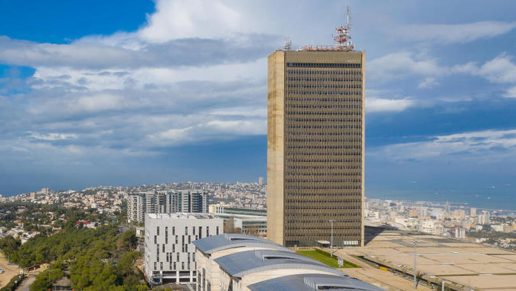 החשש מהסלמה: עובדים באוניברסיטת חיפה עבדו מהבית, חברת התעופה החדשה דחתה טקס