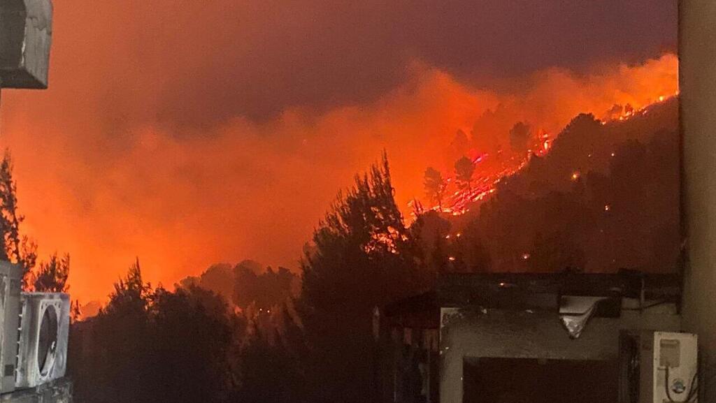 הצפון בער במשך 20 שעות, 11 נפגעו קל: &quot;סיוט. נתנו לנסראללה את המפתחות, ושכחו אותנו&quot;