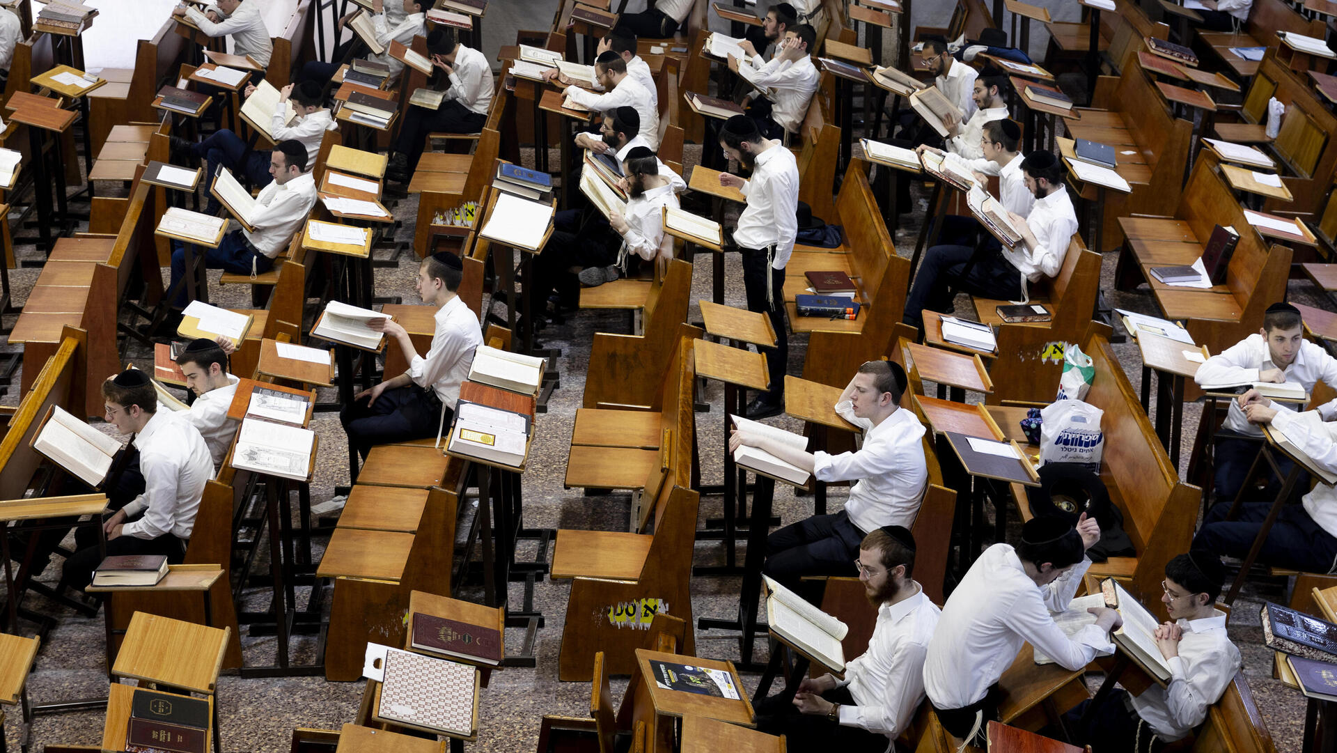 ישיבה חרדית חרדים אברכים בני ברק 2.6.24