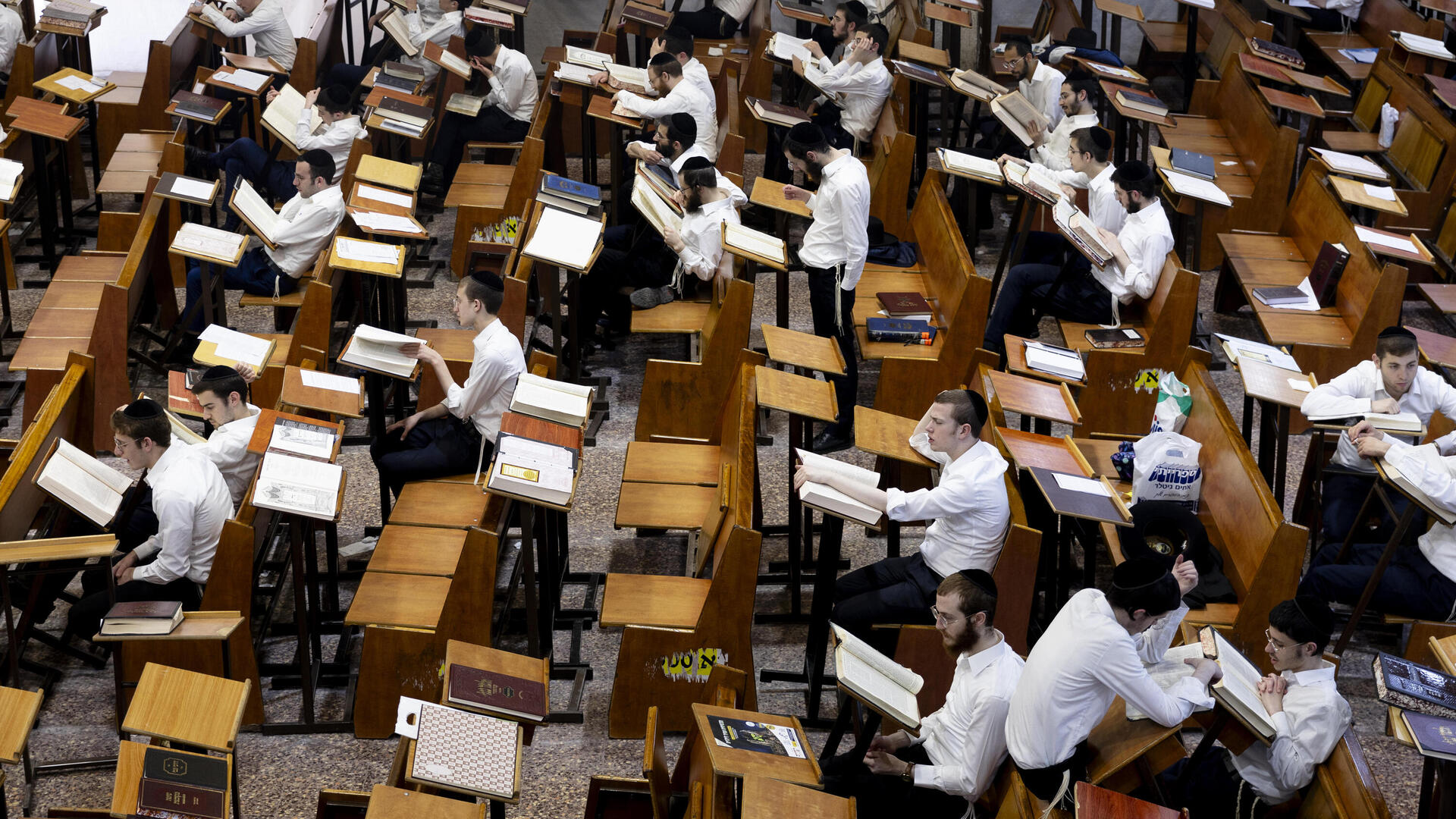 ישיבה חרדית חרדים אברכים בני ברק 2.6.24