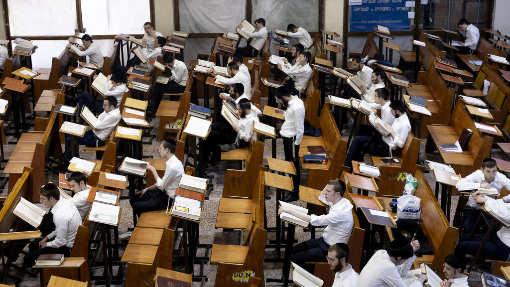 אברכים חרדים (צילום: Amir Levy/Getty Images) ישיבה חרדית חרדים אברכים בני ברק 2.6.24