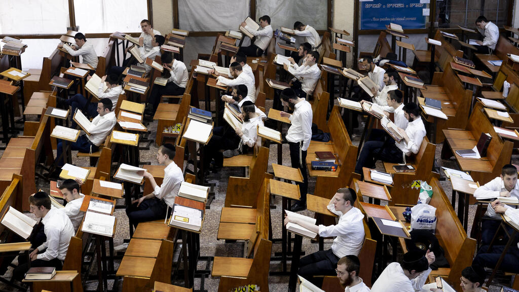 אברכים בישיבה (צילום: Amir Levy/Getty Images) ישיבה חרדית חרדים אברכים בני ברק 2.6.24