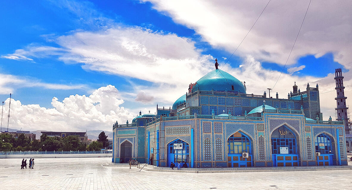 פוטו מקומות אסורים לישראלים אפגניסטן The twin blue domes of the Shrine of Hazrat Ali