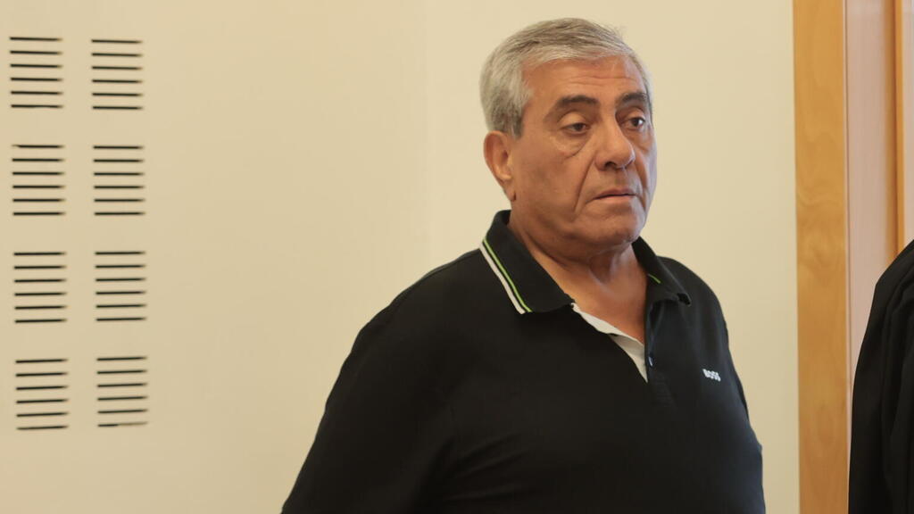 יגאל דמרי (משמאל) בבית המשפט