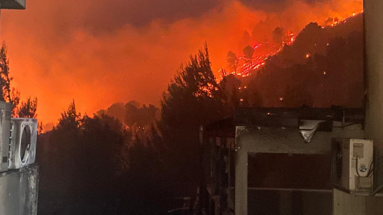 מוסף שבועי 6.6.24 שרפה קריית שמונה שריפה שרפות אש רכס בוער קריית שמונה מלחמה בצפון