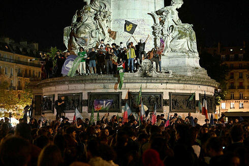 מפגינים בפריז נגד הניצחון של מפלגת הימין הקיצוני בצרפת בבחירות לפרלמנט האירופי, צילום: Arnaud FINISTRE / AFP