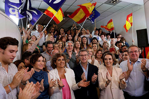 ראשי המפלגה העממית בספרד PP חוגגים לאחר מדגם בחירות לפרלמנט האירופי, צילום: OSCAR DEL POZO / AFP