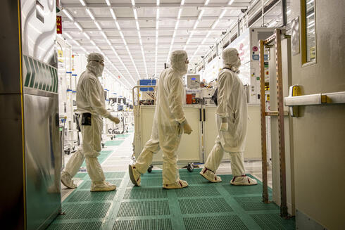 Intel clean room in Kiryat Gat 