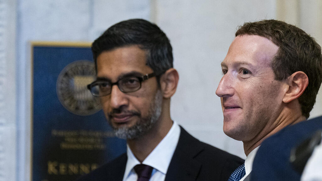 מארק צוקרברג מנכ"ל מטא, וסונדאר פיצ'אי מנכ"ל גוגל (צילום: בלומברג) מארק צוקרברג מנכ"ל מטא פייסבוק ו סונדאר פיצ'אי מנכ"ל גוגל אלפבית לפני עדות בסנאט 2023