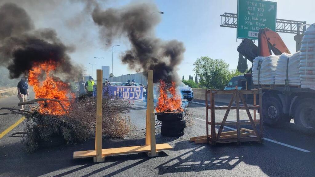 מפגינים חסמו כבישים ברחבי הארץ במשך יותר משעה