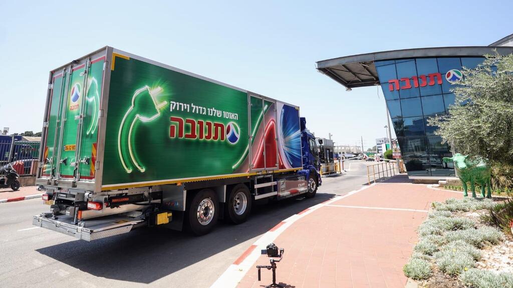 משאית של תנובה. נכנסה לרשימה השחורה (צילום: שלומי יוסף) משאית חשמלית וולוו של תנובה