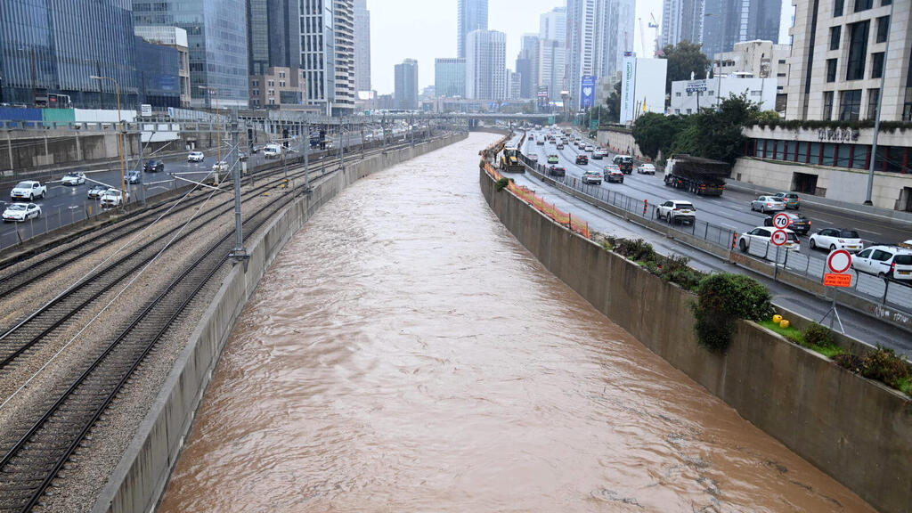 הצפה בנחל איילון תל אביב (צילום: יאיר שגיא) הצפה ב נחל איילון תל אביב