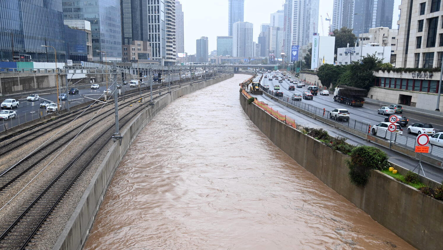 הצפה ב נחל איילון תל אביב
