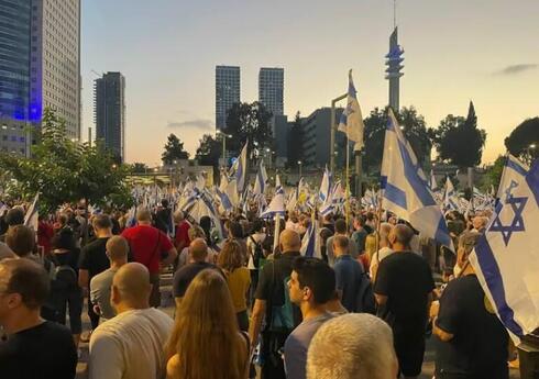 המפגינים בקפלן, לפנות ערב, צילום: מאיר תורג