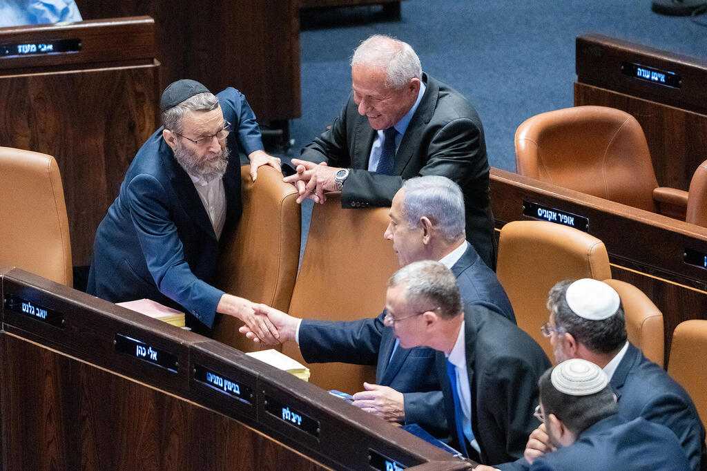 ראש הממשלה בנימין נתניהו ויו"ר ועדת הכספים משה גפני