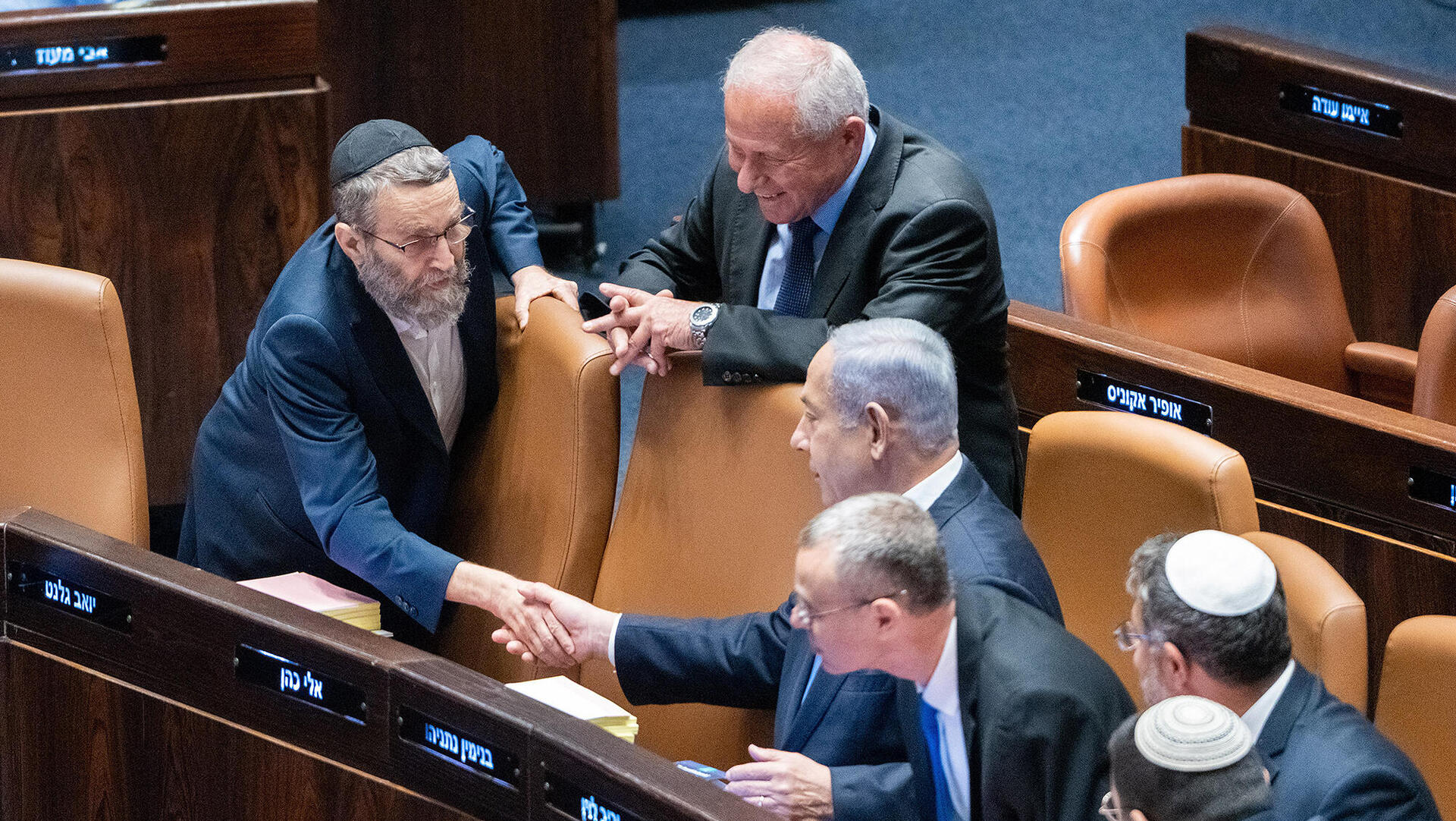 ראש הממשלה בנימין נתניהו ויו"ר ועדת הכספים משה גפני