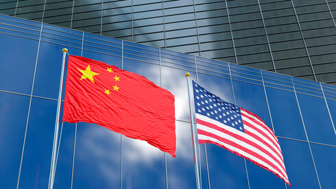 China and US flags 