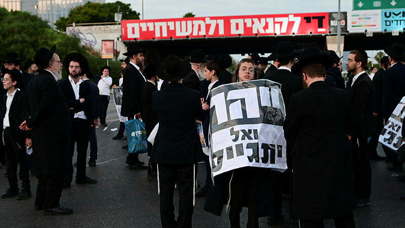 הפגנה חרדים הפגנת חרדים נגד גיוס לצה"ל חוק ההשתמטות 1 בכביש 4 יוני 2024