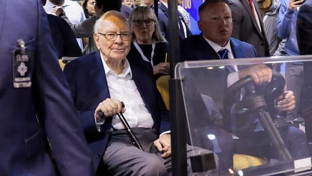 וורן באפט. אסטרטגיית השקעה כפולה (צילום: REUTERS/Scott Morgan) וורן באפט מאי 2024