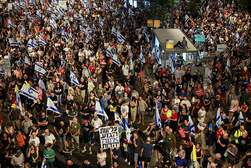 מפגינים ב קפלן בתל אביב הפגנה הפגנות למען ה חטופים 6.7.24