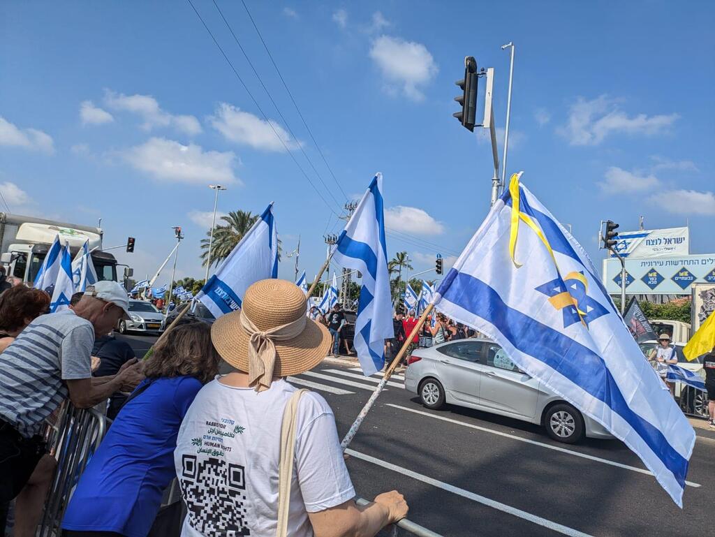 מפגינים ב צומת רעננה 2 יום השיבוש הפנה מחאה 7.7.24