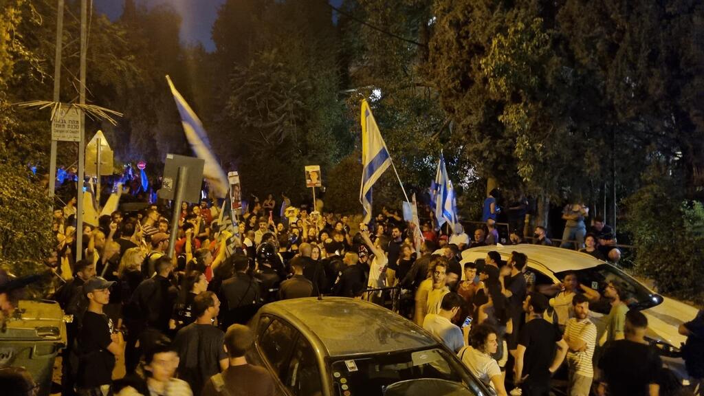 ההפגנה מול בית רה"מ בירושלים, הלילה