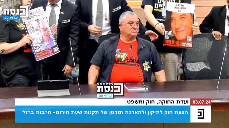 דני אלגרט מוצא בכוח מדיון ב ועדת חוקה 8.7.24