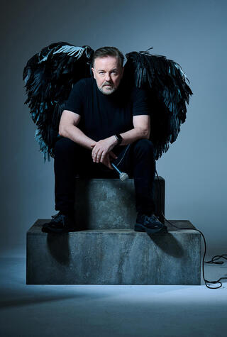 ריקי ג'רווייס מתוך הכרזה שתלווה את המופע הבא שלו פנאי