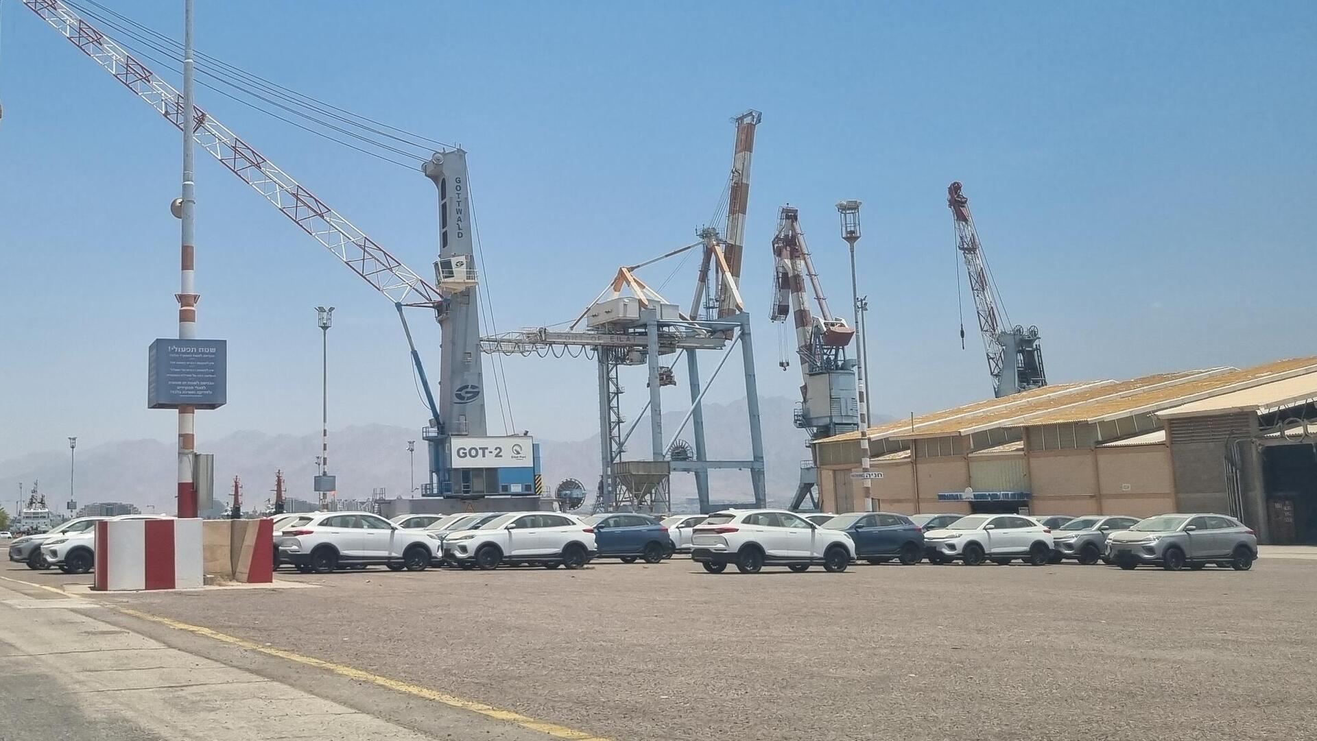 מכוניות של היצרנית הסינית WM MOTOR שקרסה מאוחסנות בנמל אילת יולי 2024