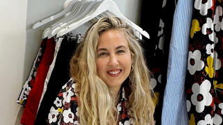 הילה ויינברג מעצבת בגדי ים עבור המותג ביליבלונד פנאי