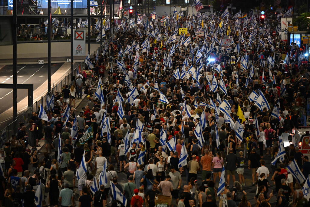 מפגינים מחאה הפגנה בתל אביב חטופים 20.7.24