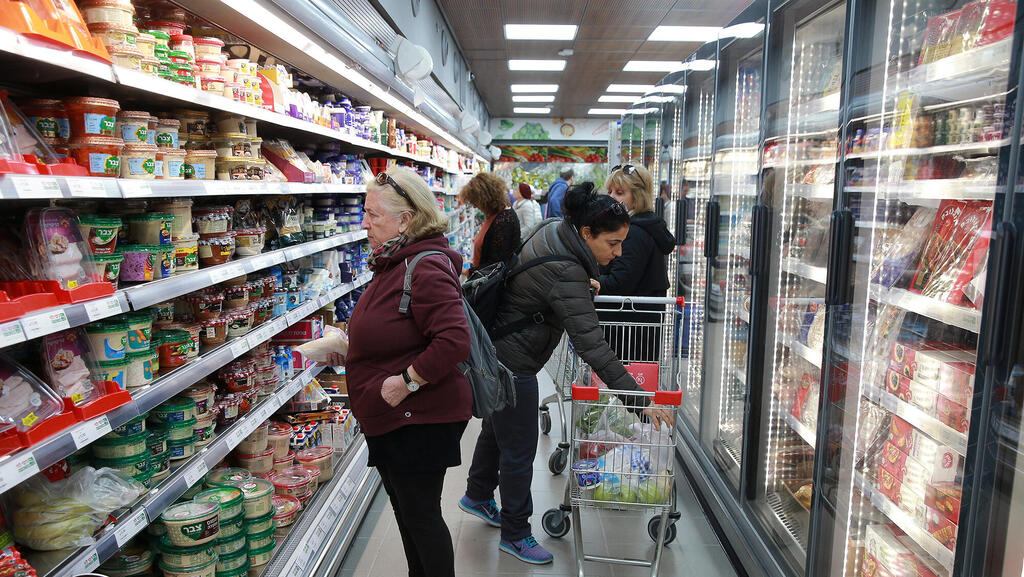 נשארים בארץ וקונים: זינוק של 12% בשימוש בכרטיסי אשראי ביולי