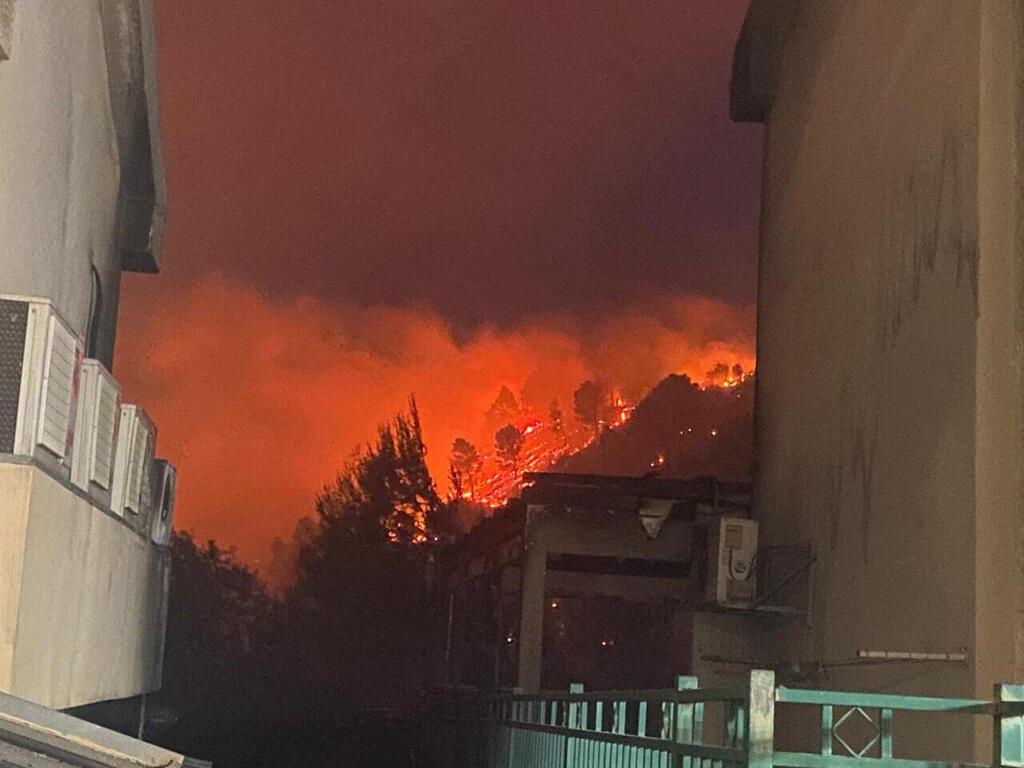 קריית קרית שמונה שריפה שריפות אש להבה להבות עשן מלחמה חיזבאללה