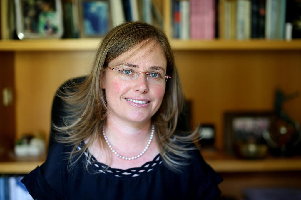 ד"ר תהילה שוורץ אלטשולר חוקרת בכירה ב פרויקט רפורמות ב מדיה ב מכון הישראלי ל דמוקרטיה מרצה ב אוניברסיטה העברית ו חברה ב ועדת שכטר