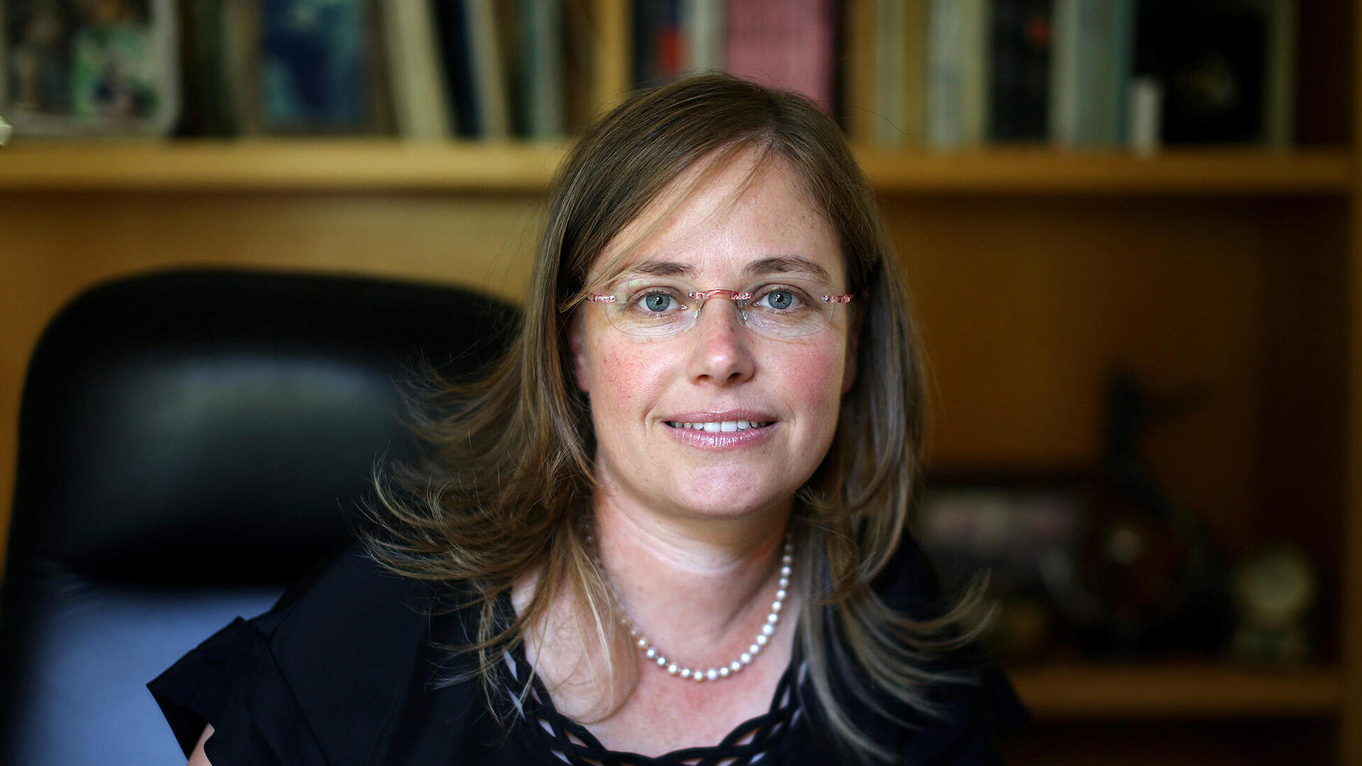 ד"ר תהילה שוורץ אלטשולר חוקרת בכירה ב פרויקט רפורמות ב מדיה ב מכון הישראלי ל דמוקרטיה מרצה ב אוניברסיטה העברית ו חברה ב ועדת שכטר