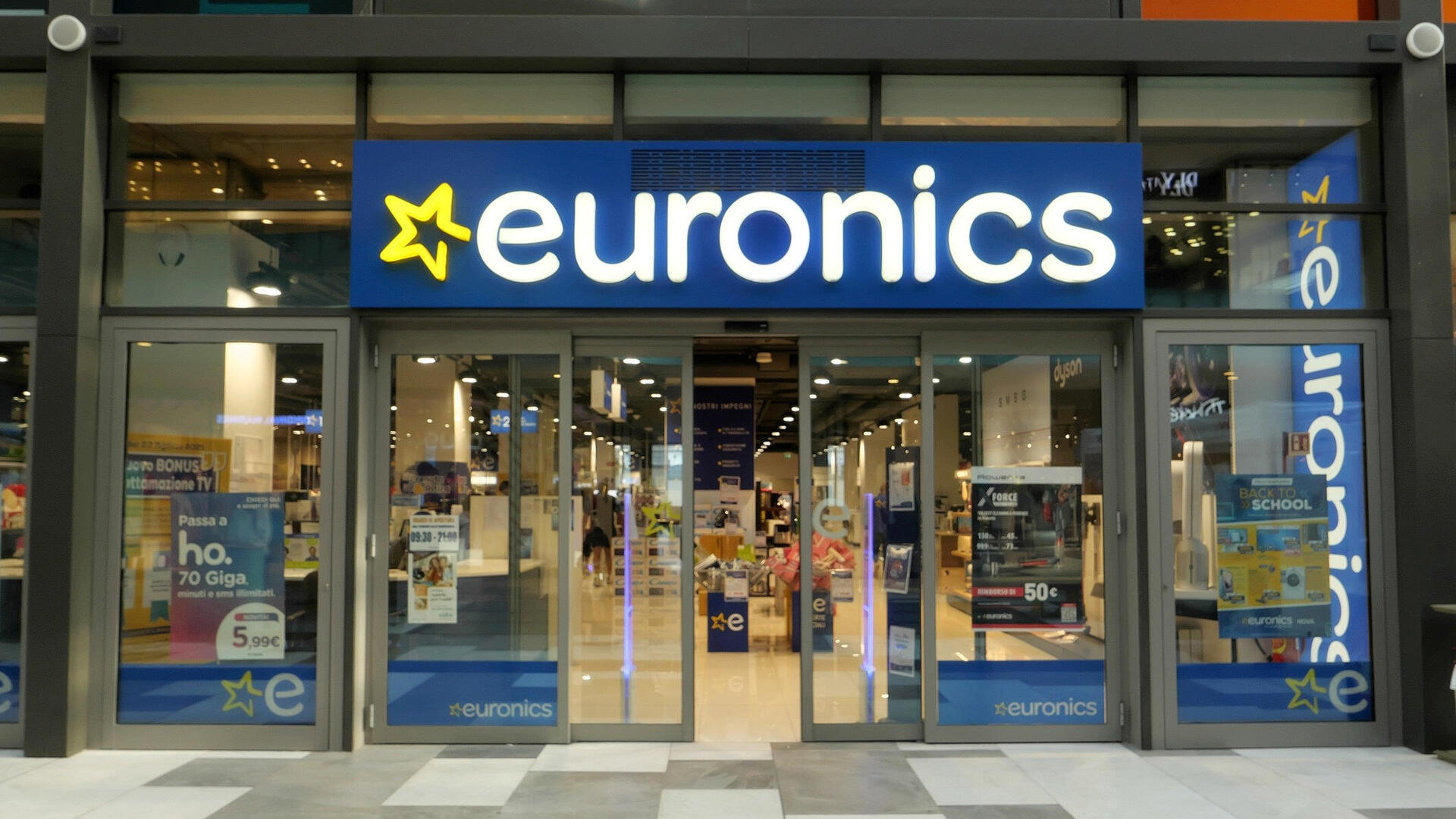 יורוניקס Euronics רשת חנויות החשמל הבין לאומית